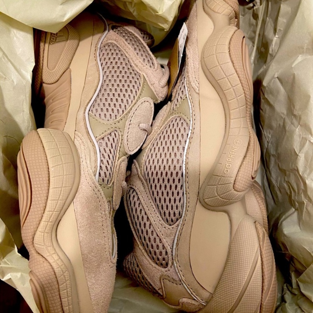 Yeezy - Picture 6 of 7